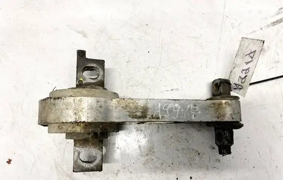Engine mount bracket