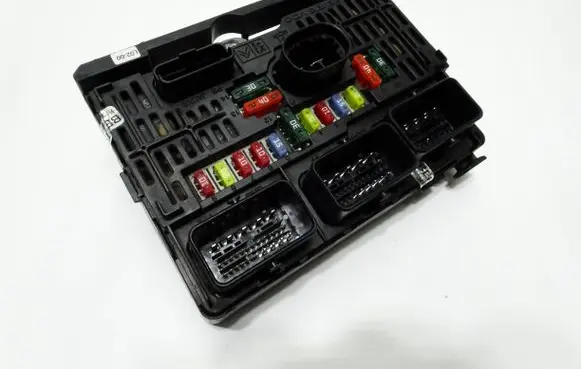 Peugeot 407 Fuse module 9658539280 BSML0200 S118983002