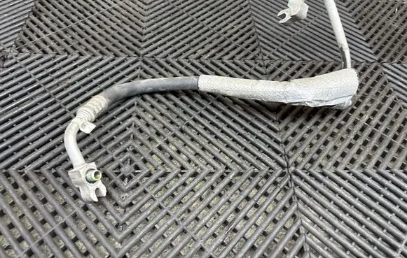 Chrysler Pacifica Air conditioning (A/C) pipe/hose 68227756AD