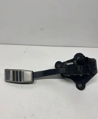 Ford Mustang IV Accelerator throttle pedal 8R3A9F836AA 609C3047 692628