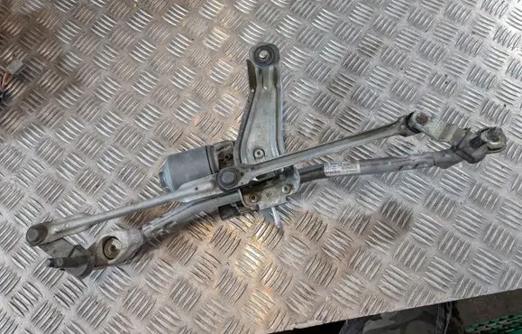 Volvo XC90 Front wiper linkage and motor 31349369