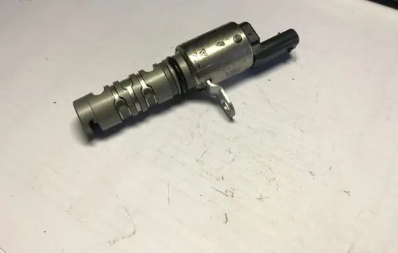 Volkswagen Golf VII Camshaft vanos timing valve 04E906455D