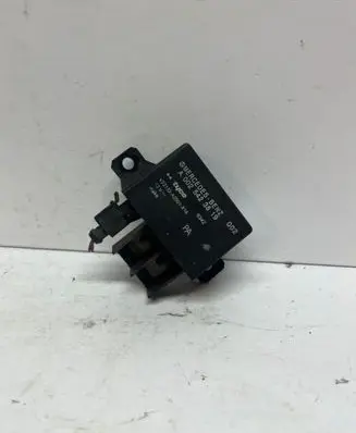 Mercedes-Benz E W211 Charging relay A0025423819