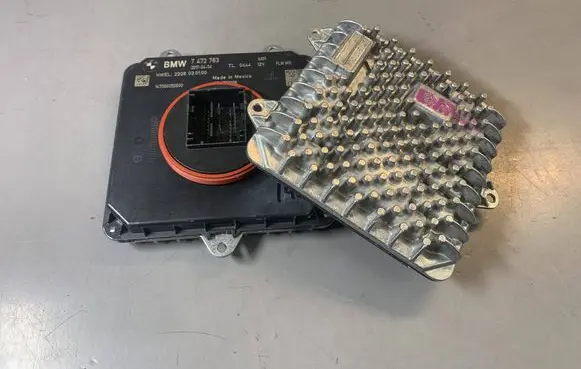 BMW X3 G01 LED ballast control module 7472763