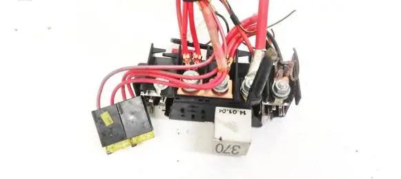 Volkswagen PASSAT B5.5 Fuse box set 8L0941822A 896083000