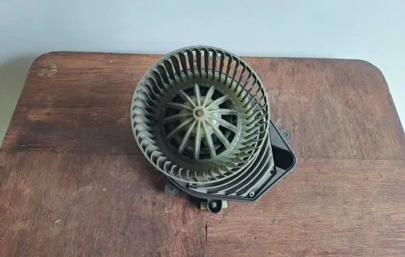 Audi A8 S8 D3 4E Heater fan/blower 8D1820021 740221233F