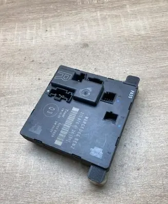 Mercedes-Benz E W211 Door control unit/module 2118704126