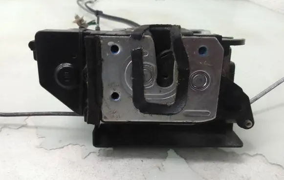 SsangYong Kyron Front door lock 