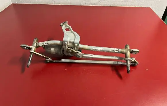 Front wiper linkage