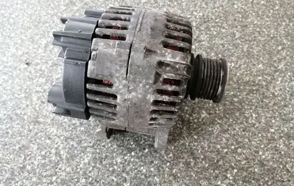 Volkswagen Crafter Generator/alternator 03L903024A