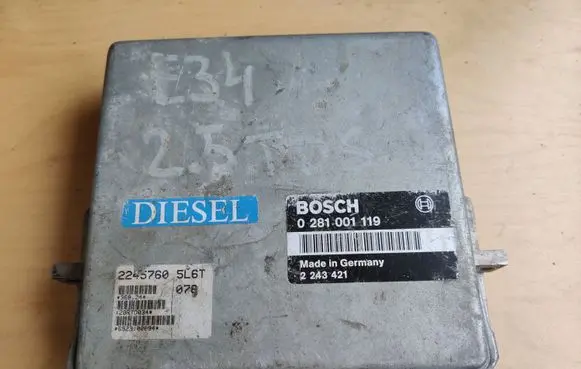 BMW 5 E34 Engine control unit/module 2243421