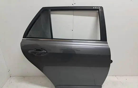 Toyota Avensis T250 Rear door 