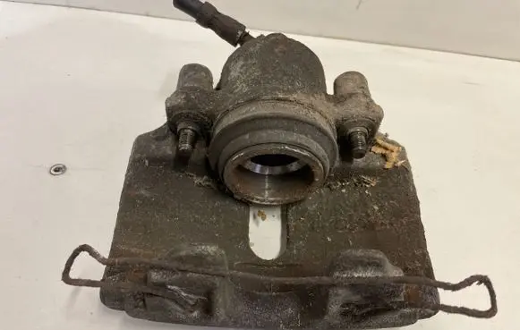 Volkswagen PASSAT B6 Front brake caliper