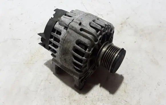 Renault Captur Generator/alternator 231007865R