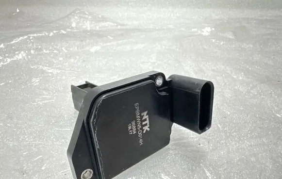 Audi A6 S6 C5 4B Mass air flow meter HTCAFH70250 EPBMWN5D014H 96884