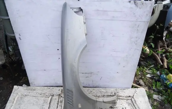 Mitsubishi Sigma Fender