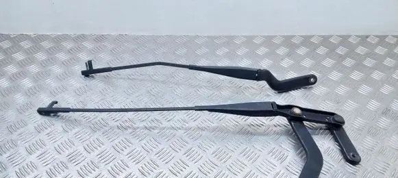 Ford C-MAX I Front wiper blade arm 3M5117526CE 3M5117526AD