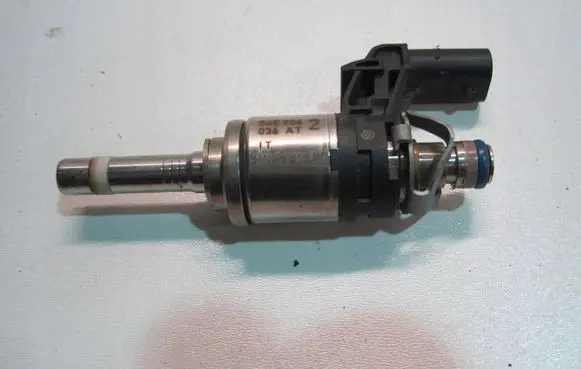 Skoda Rapid (120G, 130G, 135G) Fuel injector 04E906036AT