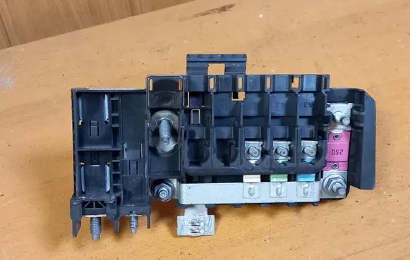 Mercedes-Benz B W246 W242 Battery control module A2465401350
