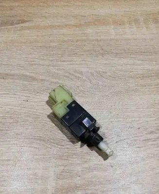 Mercedes-Benz B W245 Brake pedal sensor switch A0015454409