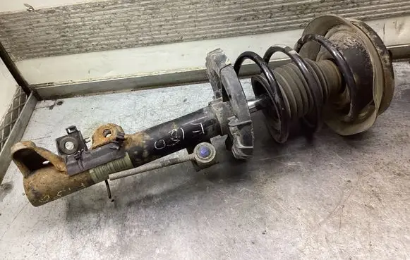 Mercedes-Benz C W203 Front shock absorber with coil spring