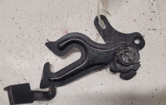 Volvo V70 Engine bonnet (hood) release handle 31278341