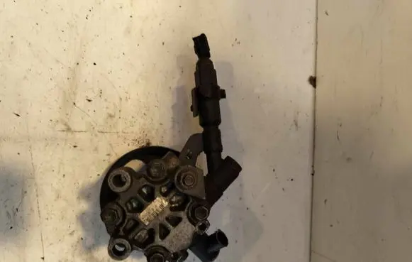 Toyota RAV 4 (XA10) Power steering pump U0H03675