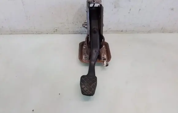 Volkswagen Golf V Brake pedal 1K1721117H