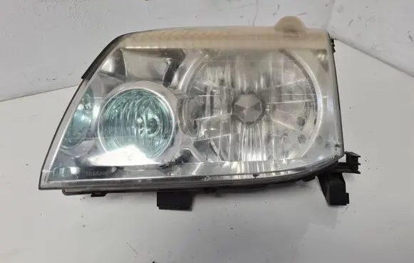 Nissan X-Trail T30 Headlight/headlamp