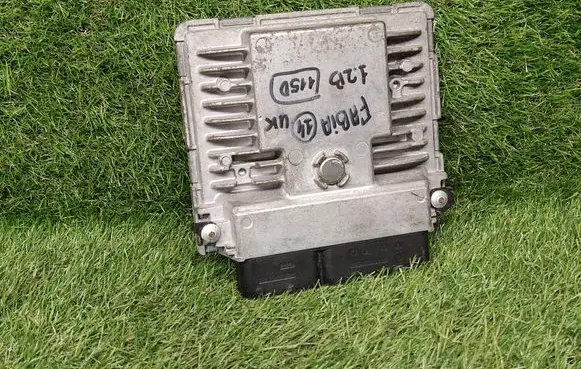 Skoda Fabia Mk2 (5J) Engine control unit/module ECU 03F906070HL 03F907309AK 5WP44827