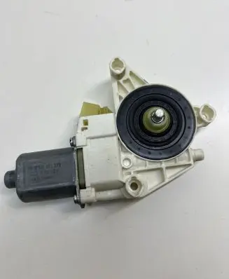 Mercedes-Benz ML W164 Front door window regulator motor A2518200742 997082102 1101