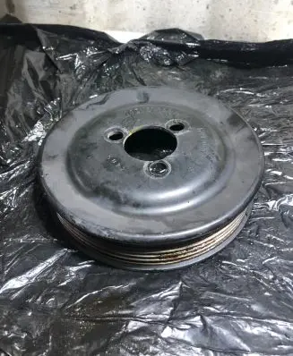 Volkswagen Golf V Water pump pulley 03D121028B