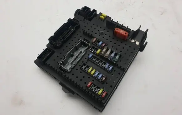 Volvo XC90 Fuse module 8676391 12217799 05W136