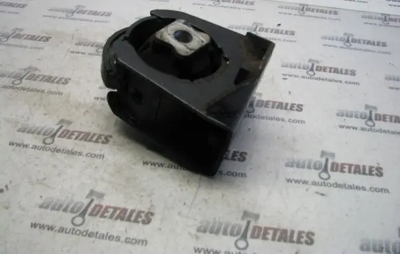Toyota Avensis T250 Engine mounting bracket