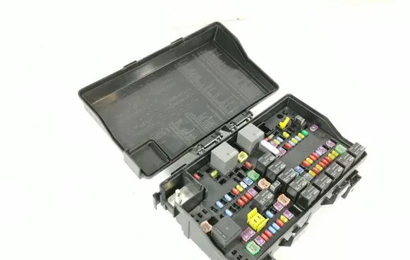 Dodge Durango Fuse module 68425215AB