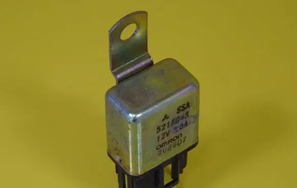 Mitsubishi Carisma Other relay 521A043