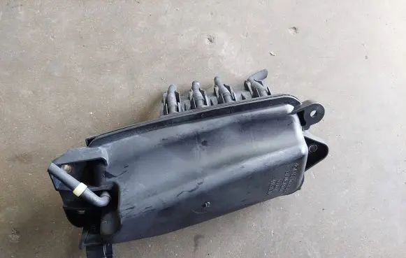 Vacuum air tank