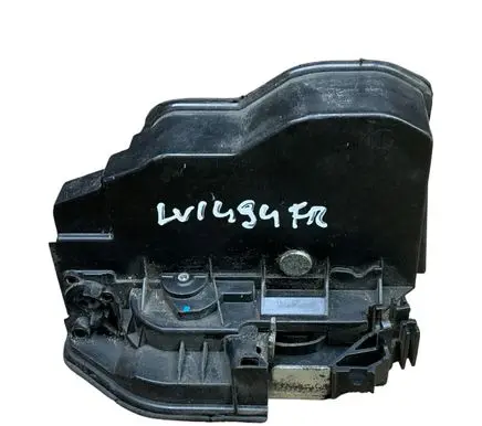 BMW X3 F25 Front door lock 7202144