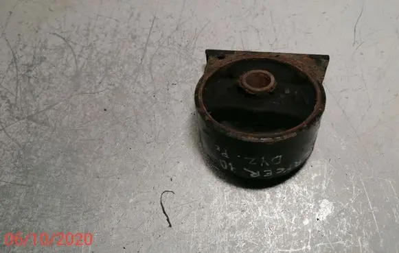Mitsubishi Lancer X Engine mount bracket