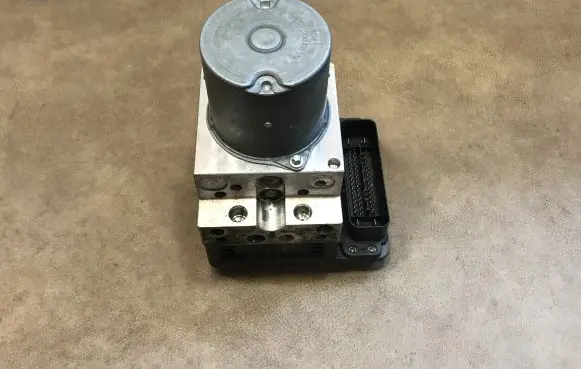 BMW 7 F01 F02 F03 F04 ABS Pump 6851382