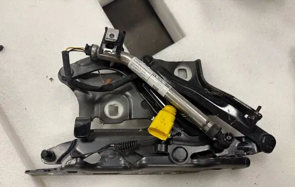 Audi RS5 Engine bonnet/hood hinges 8W6823302E