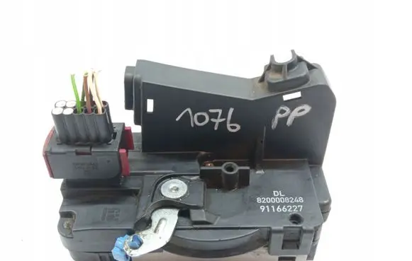 Opel Vivaro Front door lock 8200008248DL
