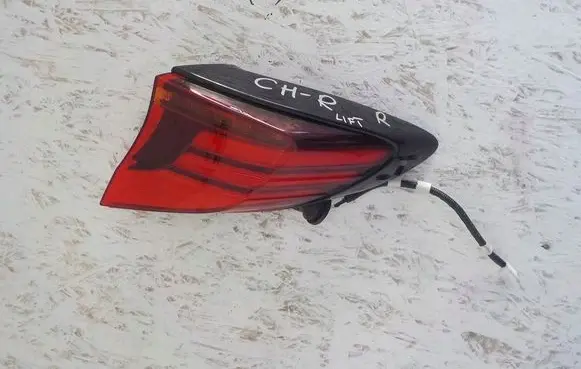 Toyota C-HR I Rear/tail lights set 