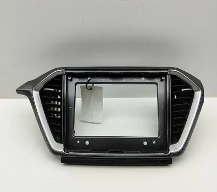 Isuzu D-Max Radio/GPS head unit trim 8979054651