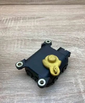 Audi A4 S4 B5 8D Air flap motor/actuator 8D2820511C 0132801214