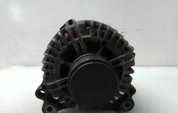 Volkswagen Touran I Generator/alternator 06F903023C