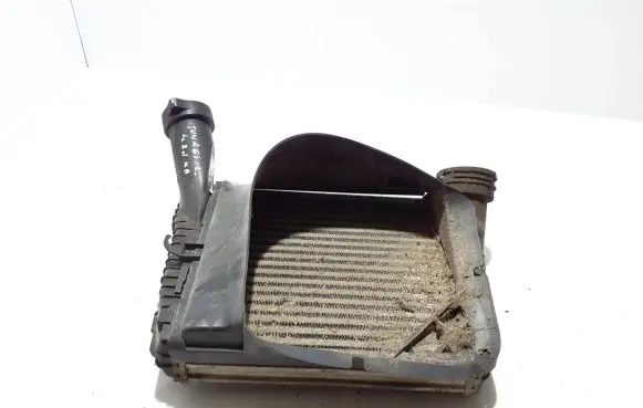 Volkswagen Touareg II Intercooler radiator 7L6145803D