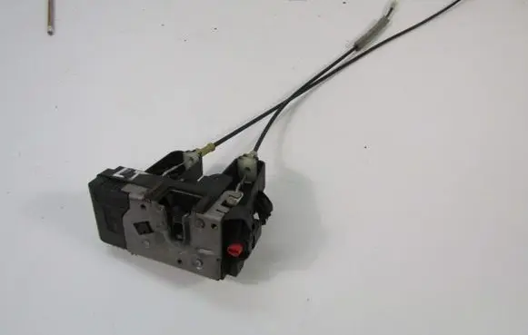 Opel Vectra C Rear door lock 13210760