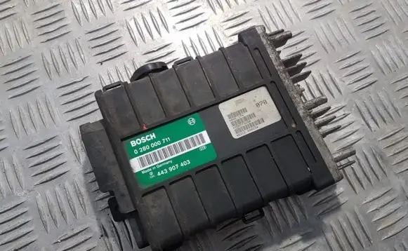 Volkswagen PASSAT B3 Engine control unit/module 0280000711 443907403