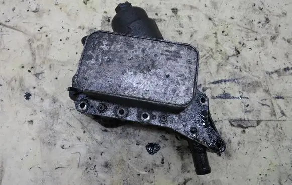 Nissan X-Trail T32 Oil filter mounting bracket 152085948R